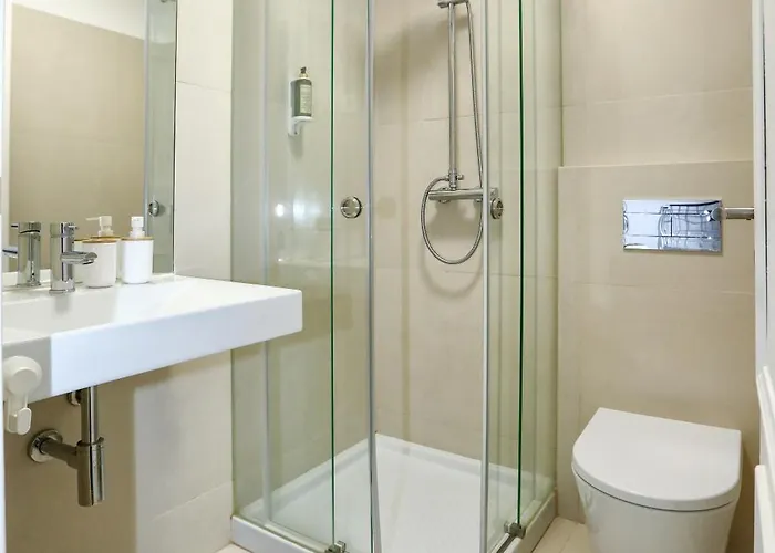 Urban Vista In - By Misha's Place 5d شقة