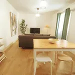 Urban Vista In - By Misha's Place 5d شقة *